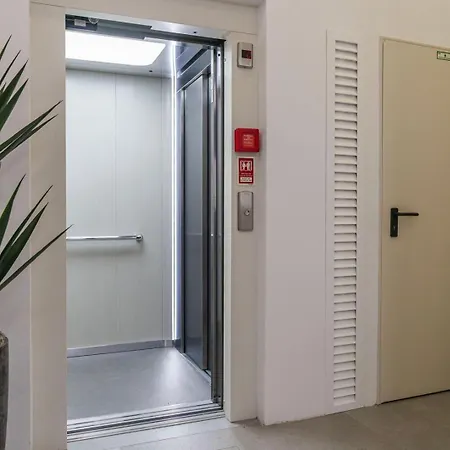 Varanda Azul - First Mate Loft Apartment